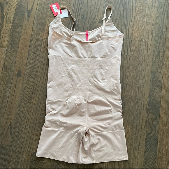 New SPANX OnCore Mid-Thigh Bodysuit, Soft Nude, size 2X - Picture 3 of 5